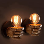 Handvormige wandlamp van hars met industriële E26-fitting