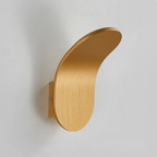 Led‑Wandlamp met Gebogen Vorm en Metalen Constructie