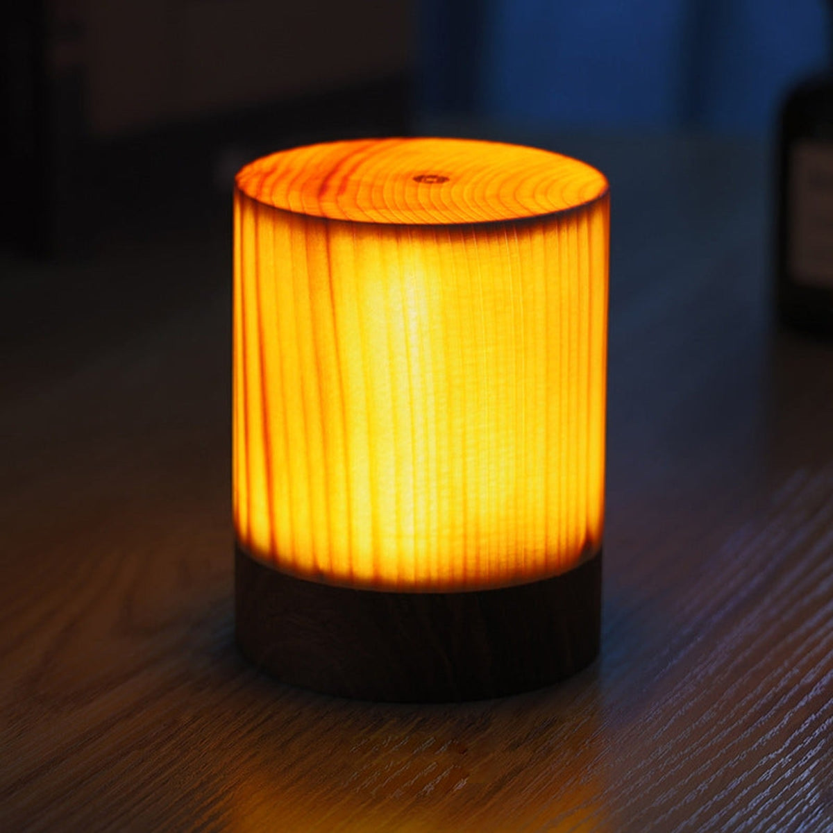 Houten Tafellamp Met Warm Licht En Snoerloos Ontwerp Voor Gezellige Hoeken