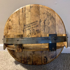 Wandrek met Houten Flespresentatie en Decoratieve Rondvorm
