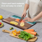 Acaciahouten snij- en serveerplank met decoratieve harsinleg