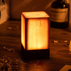 Houten Tafellamp Met Warm Licht En Snoerloos Ontwerp Voor Gezellige Hoeken