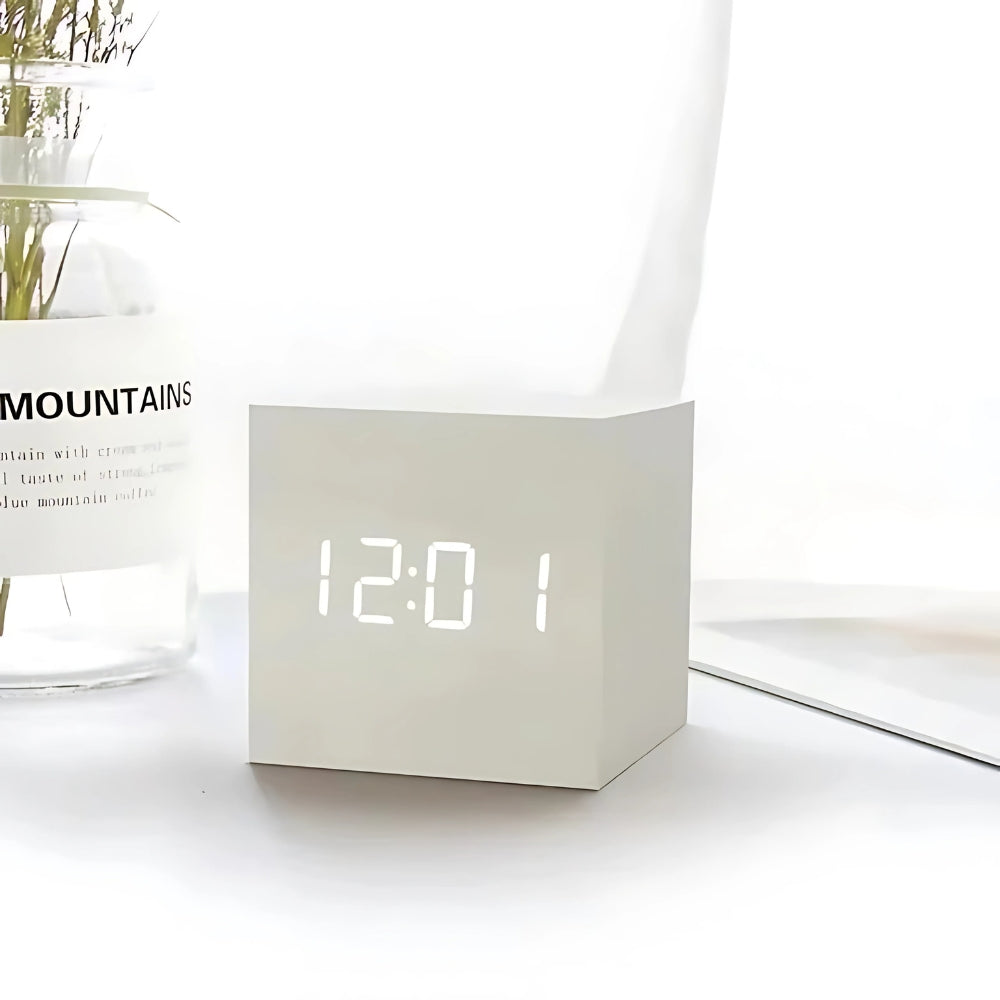 LED Wekker Met Houtlook Behuizing En Multifunctioneel Display