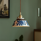 Handbeschilderde keramische hanglamp met koperen details