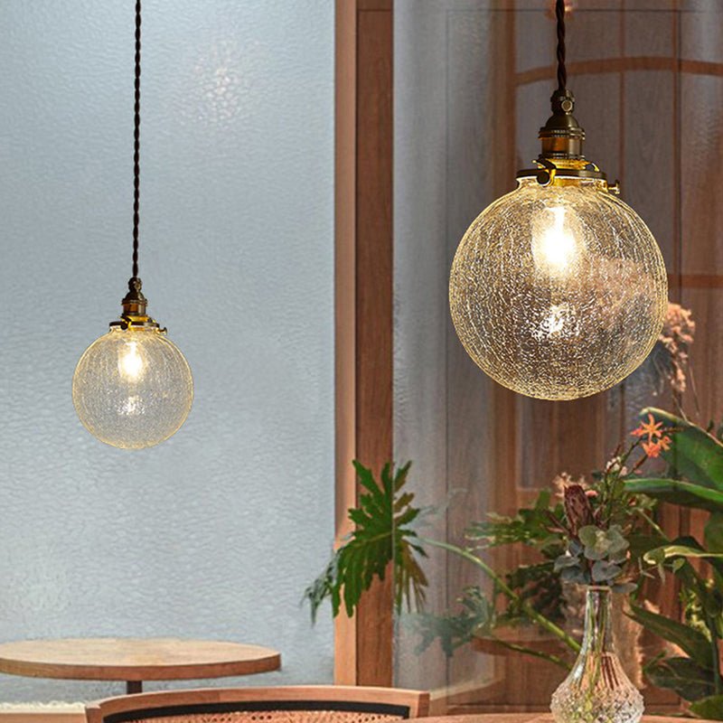 Vintage Hanglamp Met Gekraakt Glas En Warme Lichtuitstraling