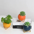 Plantenpot Met Keramiek En Stalen Standaard In Modern Minimalistisch Ontwerp