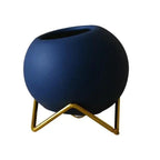Plantenpot Met Keramiek En Stalen Standaard In Modern Minimalistisch Ontwerp
