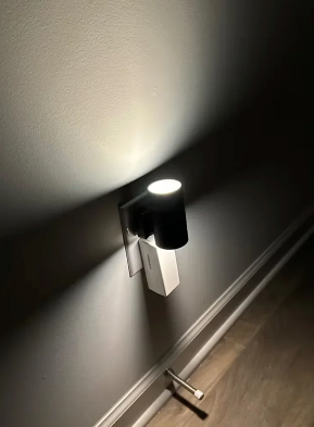 Wandlamp op Stopcontact met Automatische Sensor en Traploze Dimfunctie