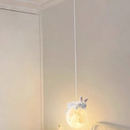 Minimalistische Hanglamp Met Strakke Vorm En Verstelbare Lichtval