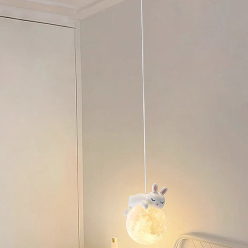 Minimalistische Hanglamp Met Strakke Vorm En Verstelbare Lichtval