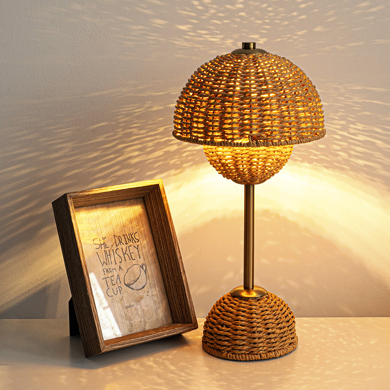 Handgemaakte Bamboe Tafellamp met Warm Licht voor een Sfeervol Interieur