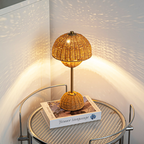 Handgemaakte Bamboe Tafellamp met Warm Licht voor een Sfeervol Interieur