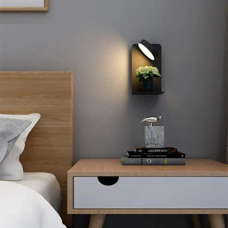 Wandlamp met Verstelbare LED‑Kop en Ingebouwde Plank met USB‑Voeding