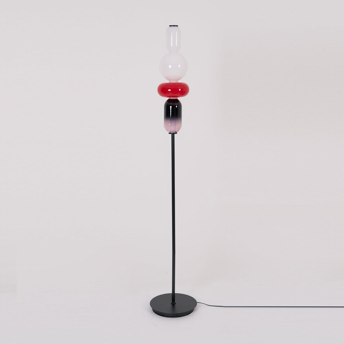 Artistieke Vloerlamp Met Gestapelde Glaselementen En Sfeervolle LED-Verlichting