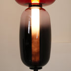 Artistieke Vloerlamp Met Gestapelde Glaselementen En Sfeervolle LED-Verlichting