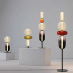 Artistieke Vloerlamp Met Gestapelde Glaselementen En Sfeervolle LED-Verlichting