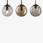 Wandlamp Met Glazen Bol En Draaibare Arm Voor Zachte Sfeerlicht