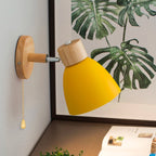 Wandlamp Met Houten Afwerking En Verstelbare Constructie