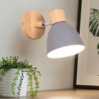 Wandlamp Met Houten Afwerking En Verstelbare Constructie