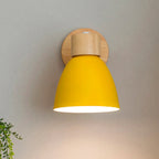 Wandlamp Met Houten Afwerking En Verstelbare Constructie