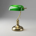 Tafellamp Met Glazen Kap En Metalen Basis Voor Warme Sfeerverlichting