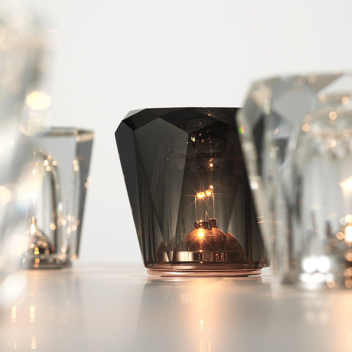 Kristal Tafellamp Met Geslepen Kap En Compact Ontwerp Voor Warme Sfeerlicht