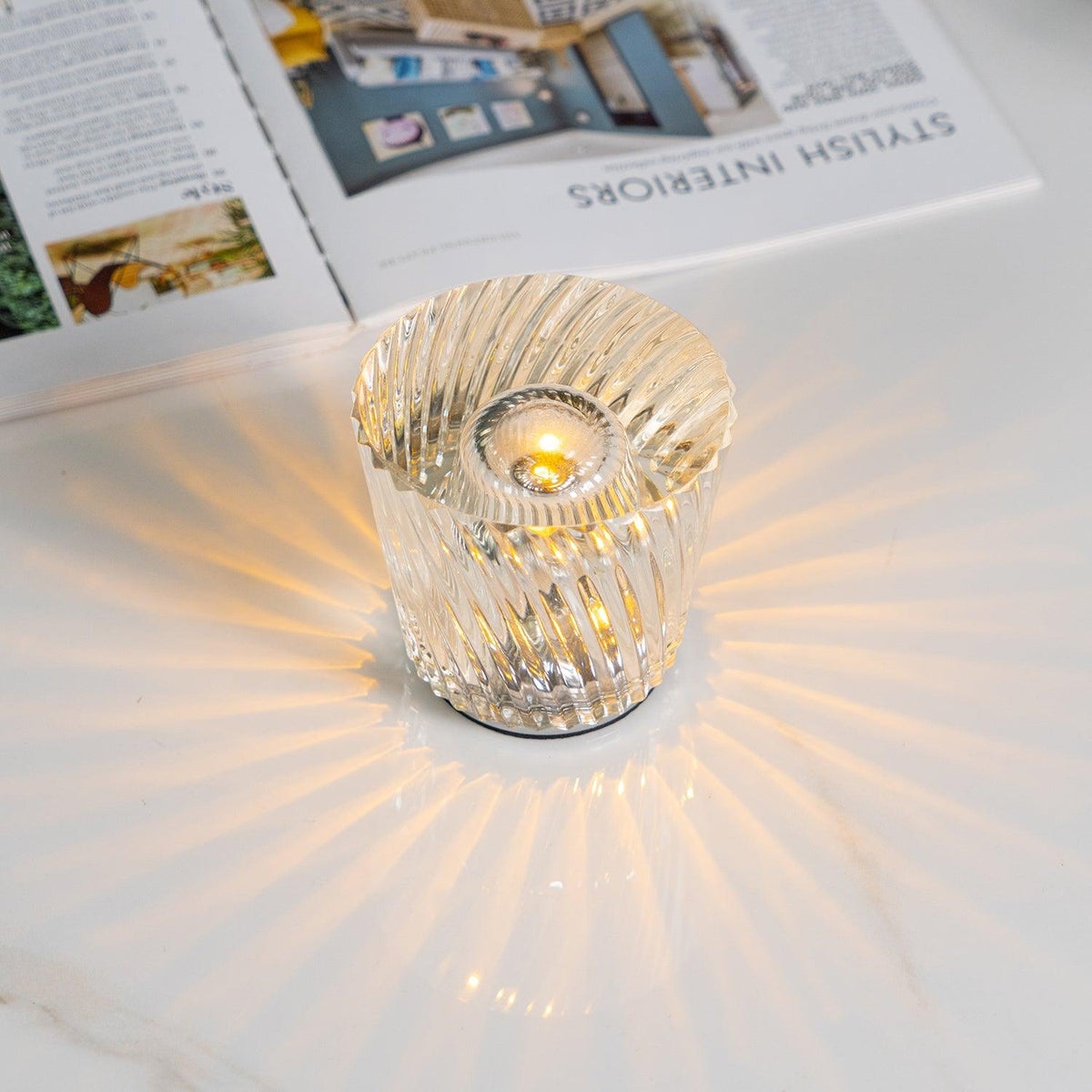 Kristal Tafellamp Met Geslepen Kap En Compact Ontwerp Voor Warme Sfeerlicht