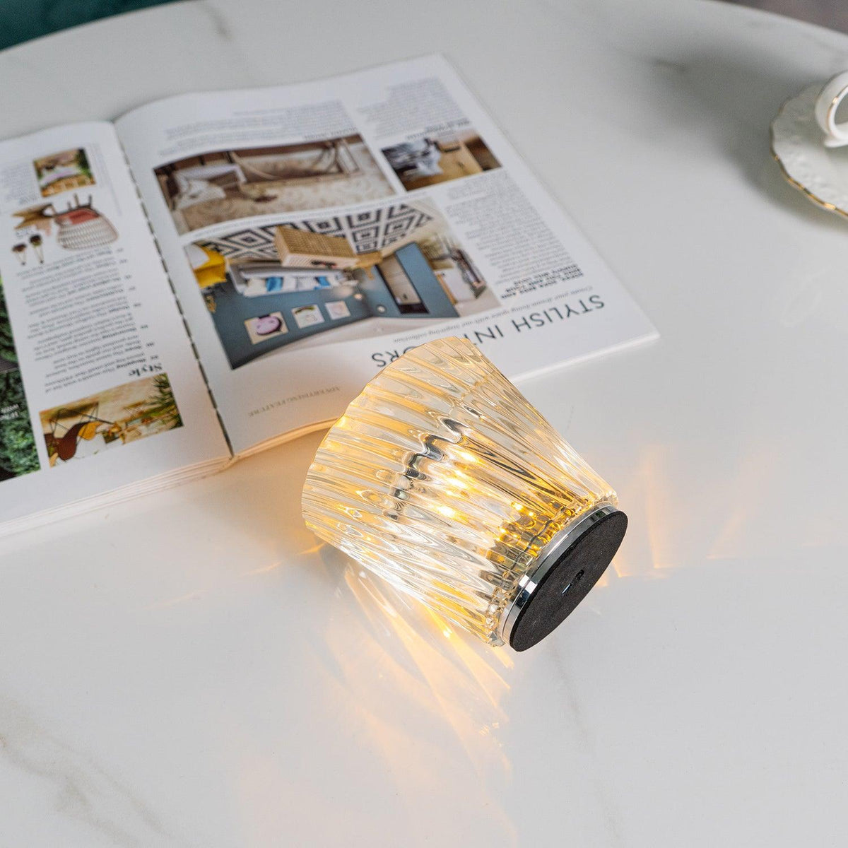 Kristal Tafellamp Met Geslepen Kap En Compact Ontwerp Voor Warme Sfeerlicht