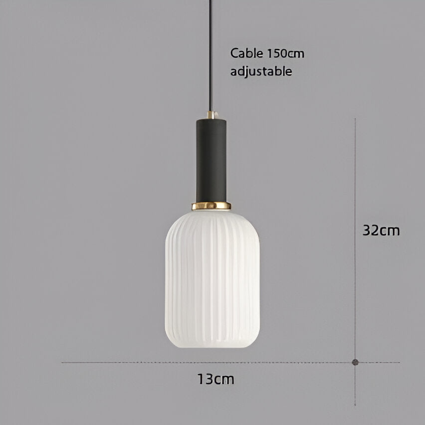 Glas Hanglamp Met Geribbelde Kap En Strakke Buisfitting Voor Zachte Ruimteverlichting