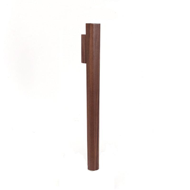 Houten Wandvaas met Slanke Verticale Vorm en Minimalistische Architectuur