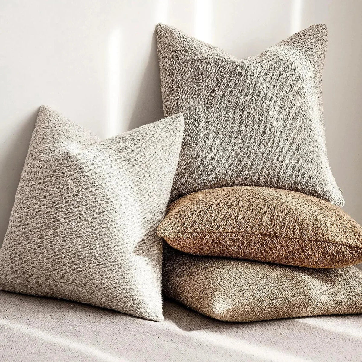 Bouclé Kussenhoes met Zachte Structuur en Minimalistische Vorm