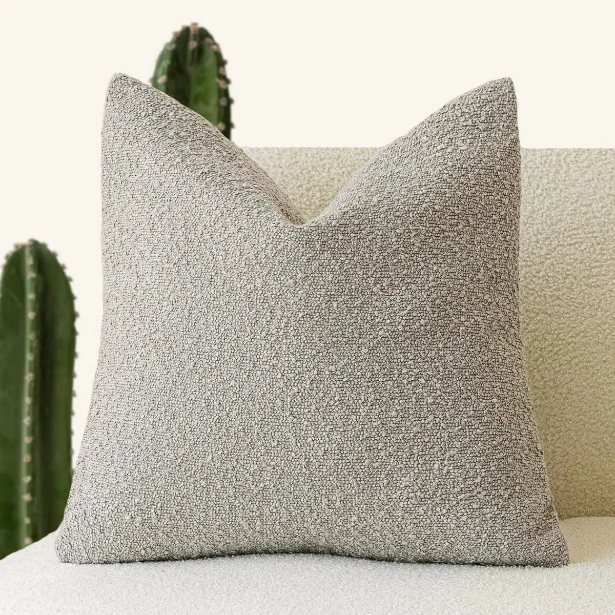 Bouclé Kussenhoes met Zachte Structuur en Minimalistische Vorm