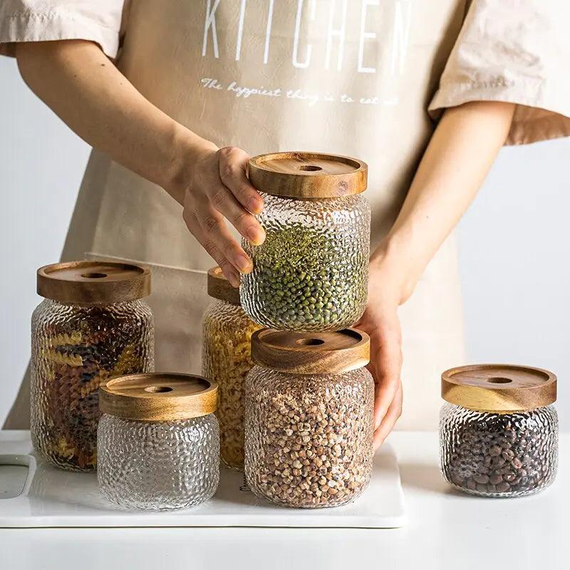 Gehamerd Glazen Voorraadpot met Donkere Houten Deksel en Luchtdichte Sluiting
