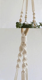 Macramé Hangplanter met Keramische Pot en Natuurlijke Textuur