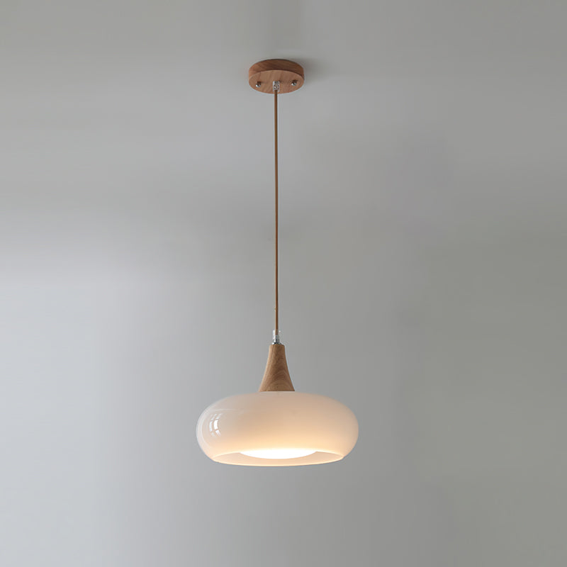 Glazen Hanglamp met Houten Accent en Zachte Lichtspreiding
