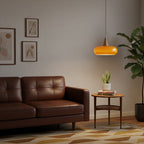Glazen Hanglamp met Houten Accent en Zachte Lichtspreiding