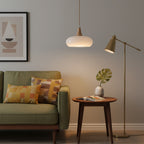 Glazen Hanglamp met Houten Accent en Zachte Lichtspreiding