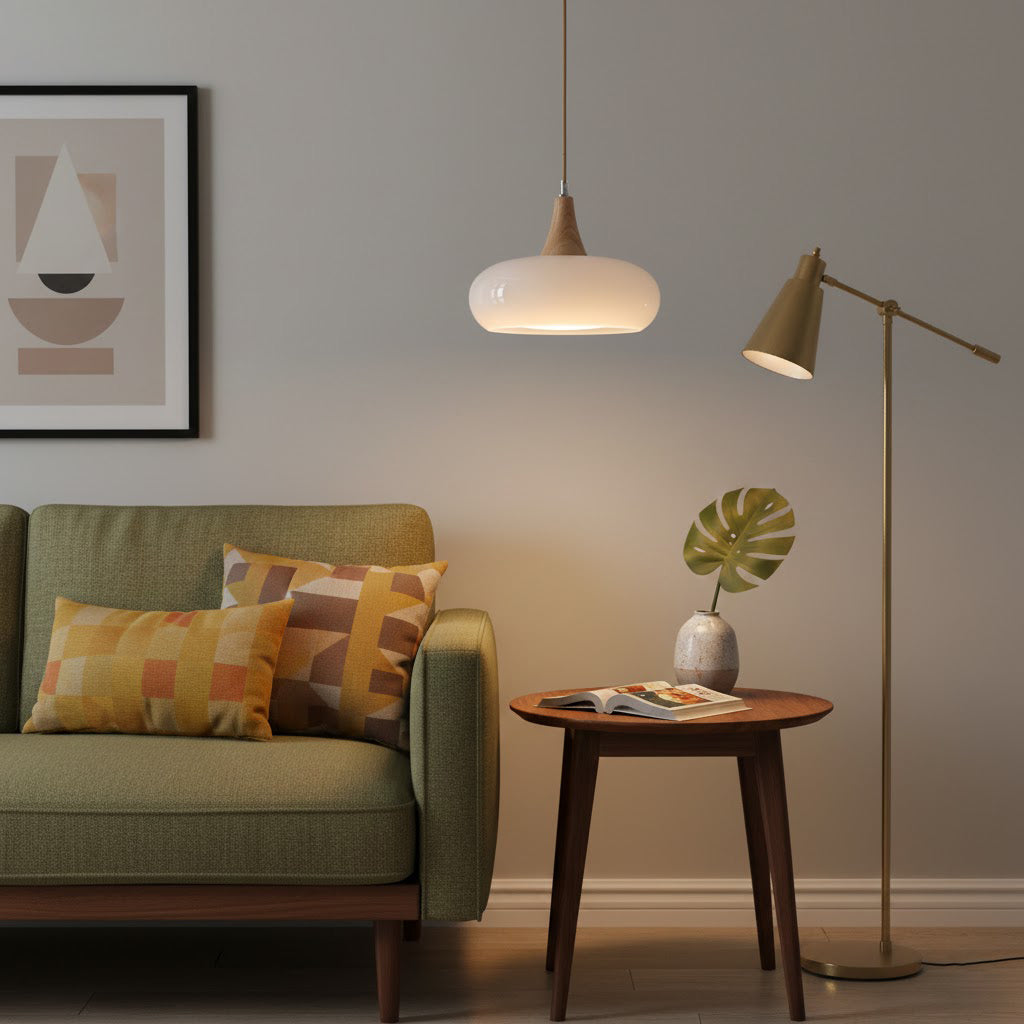 Glazen Hanglamp met Houten Accent en Zachte Lichtspreiding