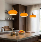 Glazen Hanglamp met Houten Accent en Zachte Lichtspreiding