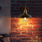 Industriële Buitenlamp met Boogarm en Metalen Kap
