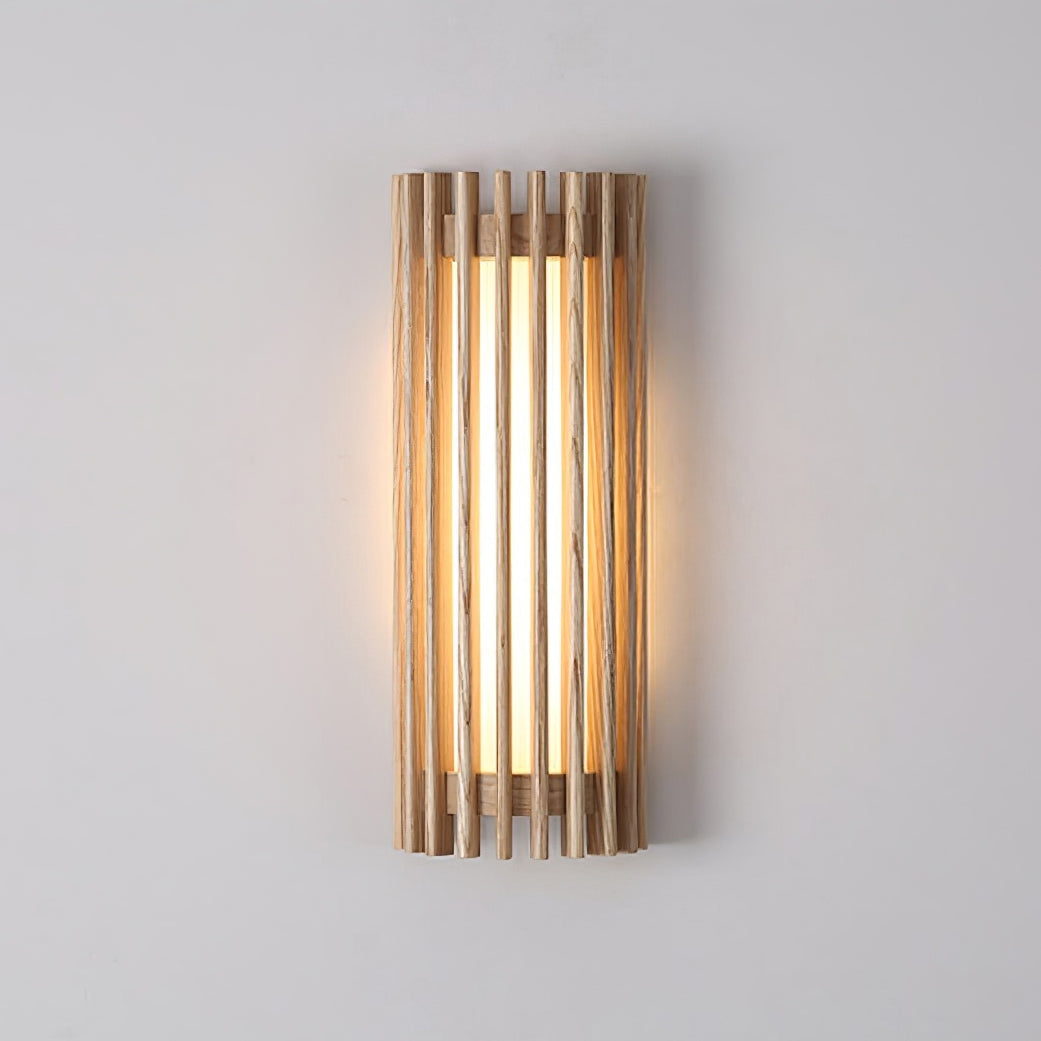 Houten Wandlamp met Minimalistische Vorm en Warme Sfeerverlichting