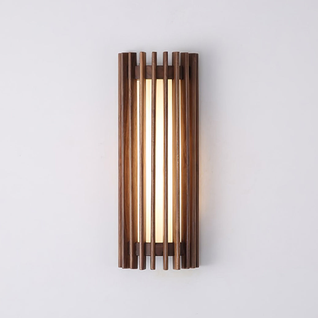Houten Wandlamp met Minimalistische Vorm en Warme Sfeerverlichting