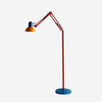 Vloerlamp Met Verstelbare Arm En Dagelijkse Sculpturale Lichtaccenten
