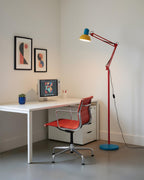Vloerlamp Met Verstelbare Arm En Dagelijkse Sculpturale Lichtaccenten
