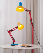 Vloerlamp Met Verstelbare Arm En Dagelijkse Sculpturale Lichtaccenten