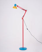 Vloerlamp Met Verstelbare Arm En Dagelijkse Sculpturale Lichtaccenten