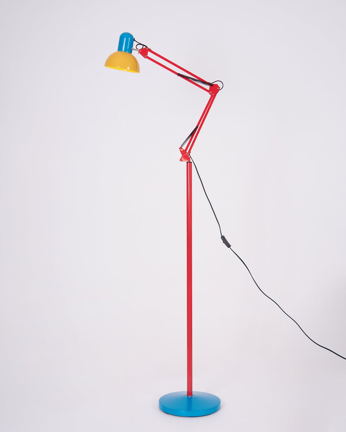 Vloerlamp Met Verstelbare Arm En Dagelijkse Sculpturale Lichtaccenten