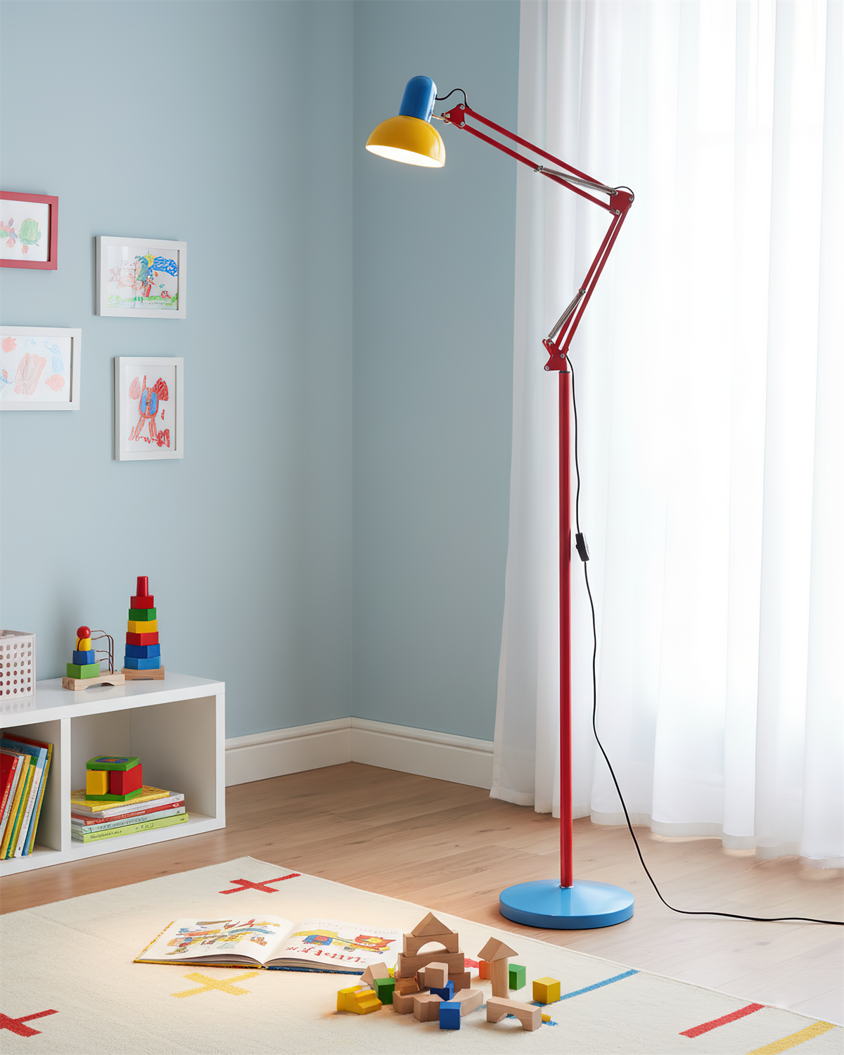 Vloerlamp Met Verstelbare Arm En Dagelijkse Sculpturale Lichtaccenten