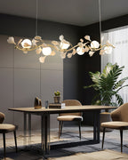 Lunaris Gingko Chandelier Met Sculpturale Glaselementen Voor Moderne Interieurs