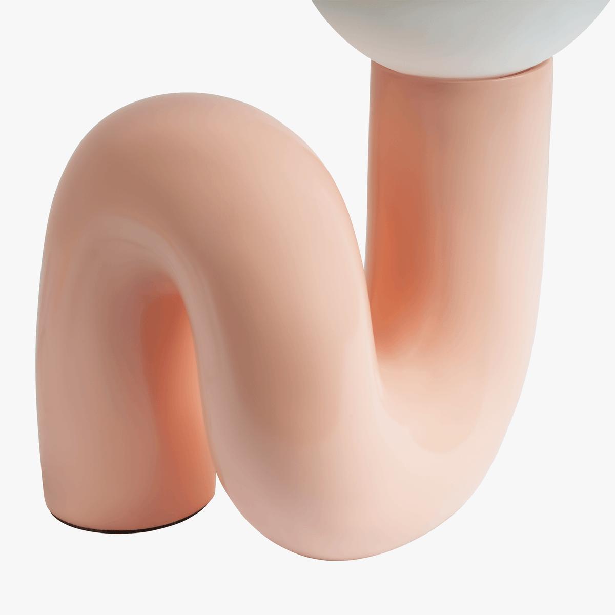 Sculpturale Tafellamp Met Zachte Gloed En Dagelijkse Artistieke Interieurverfijning